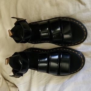 NBW Dr. Martens vegan clarIissa ll black